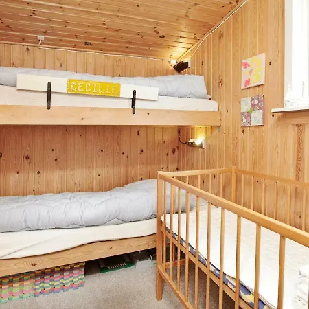 Holiday home Three-bedroom Holiday In 29