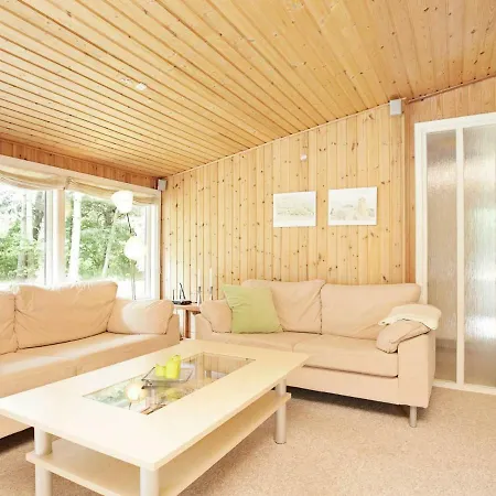 Three-bedroom Holiday In 29